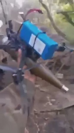 🔴Обезвреживание нашими бойцами прилетевшего FPV-дрона. Ребятки вы наши, не повторяйте так больше🙏