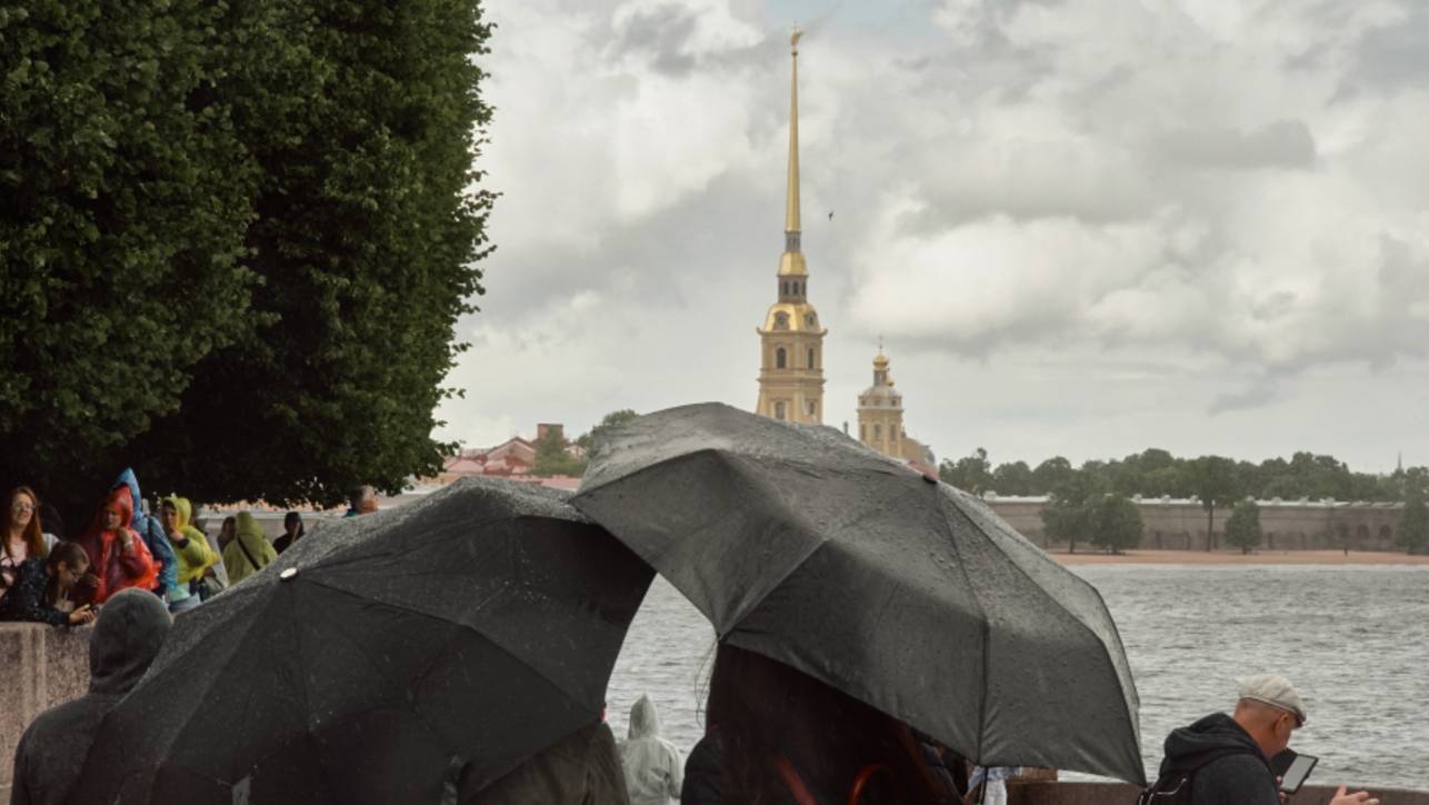 Ливни весь день: шторм накрыл Петербург
