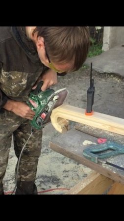 Лестница на мансарду гнутый поручень