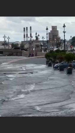 ⚡️Питер уходит на дно: вода уже поднимается на Невском, набережную жёстко топит.

Да, потоп дошёл до