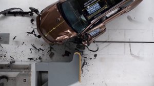 Краш-тест Toyota Crown Signia 2025