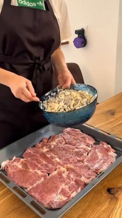 Мясо под сырно-грибной шубкой на ужин