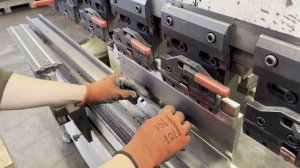 Гибка скобы для монтажа термостата из стали 08ПС 1мм