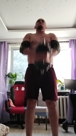 фронтальный подтем гантели двумя руками