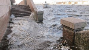 В Санкт-Петербурге начинается наводнение