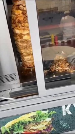 Пробуют мясо перед продажей