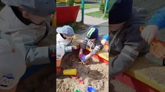 Cosmo Сад в д.Голубое. Прогулка. Группа 3/4.