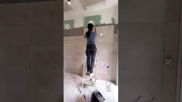 Красотка и красивые стены