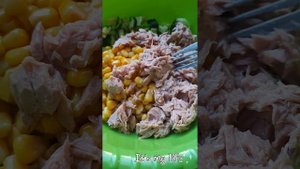 Лёгкий и вкусный салат с тунцом