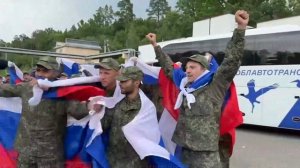 «Благодарим Бога, что мы живы стоим. Ура!»

Российские военные делятся эмоциями после освобождения