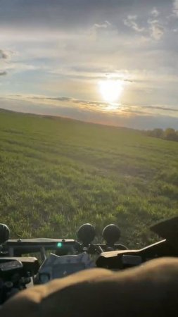На квадрике по полю, муж рад #квадроцикл #пополю #покатушки #закат #природа