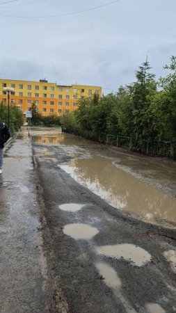 Потоп на дороге. Невозможно пройти. Крайний Север