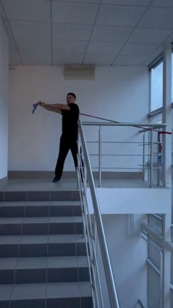 тренировка для пресса и спины с резинкой