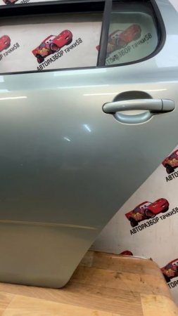 W186 Задняя левая дверь