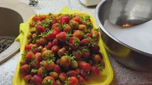 1 июля. Уже не ждём лето, топим печку.