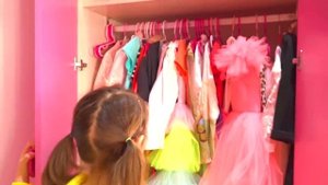 Мистер Макс Катя и Макс на диско с куклами