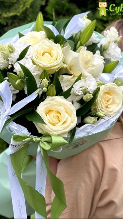 Букет лилий и белых роз - Райская симфония. Cyber Flora® — доставка цветов по всей России и миру.