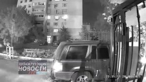 В Дзержинске девушка протаранила ворота в ЖК «Циолковский плаза» и как ни в чем не бывало поехала да