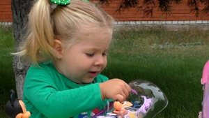 Диана и Рома Диана играет в Магаз-БУТИК игрушек для Минни Маус и Микки Мауса