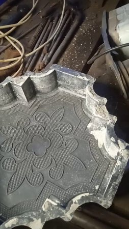 залипают формы для плитки