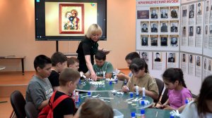 В Красноселькупском музее прошёл мастер-класс для школьников ко Дню семьи, любви и верности
