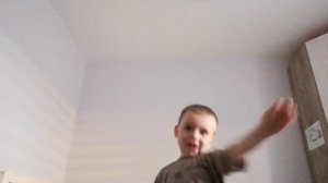 Вот этот друг танцор не очень