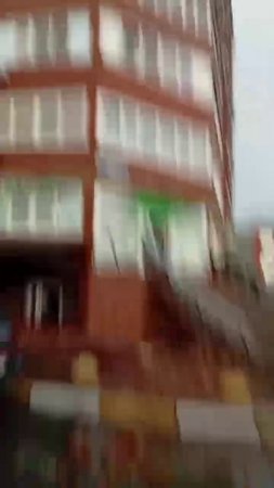 Ураган в Омске: на город обрушился мощный ураган. Он валил деревья, рвал провода и срывал балконы!