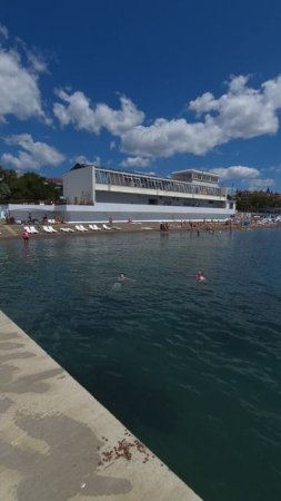 Крым, Судак. Обстановка на пляже, температура воды в море.