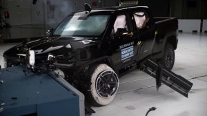 Краш-тест Rivian R1T 2025