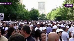 В столице Армении проходит массовый митинг с требованием освободить Самвела Карапетяна