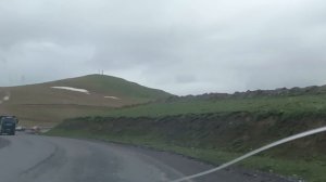Красота гор Грузии. В горах ещё снег.