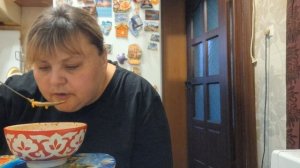 04-07-2025 мукбанг  ем наслаждаюсь жизнью
