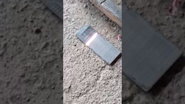 Чистка металла с помощью оптоволоконного лазерного очистителя непрерывного типа XTL-SUP/3000 Raycus смотреть онлайн