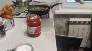 Соус 🍅 Кинза @ Чеснок @ Перец @ Сахар @ Соль @ Курица 🐔 @ Моя Жизнь Кино @ Музей Псов