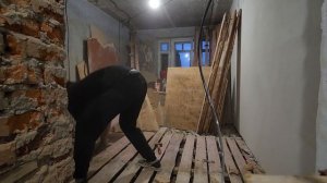 Как быстро разобрать деревянный пол
