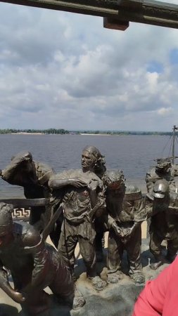 Как выглядит картина Бурлаки на Волге?