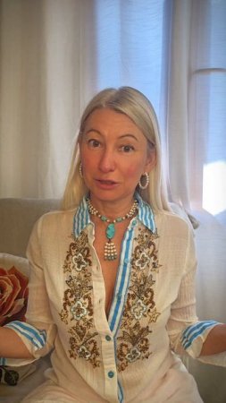 «Как Душа говорит со мной»
Иногда она шепчет…
Иногда кричит через тело.