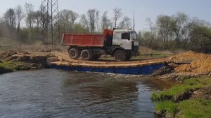 Аренда плавучего моста для строительной техники в два ряда модульных понтонов 2FLOAT