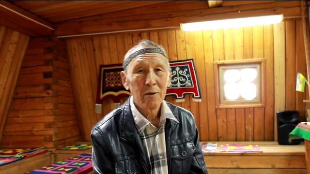 Аҕам саастаах дьоммут эдэрдэргэ холобур буолаллар