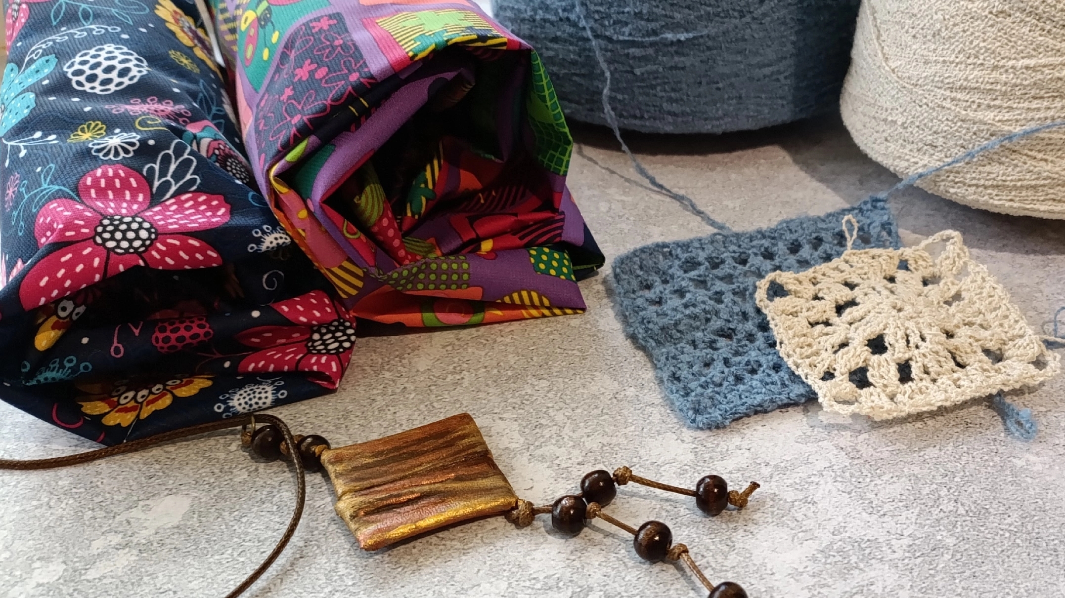 Муки творчества. Сумочки из ткани / украшение из кожи / вяжу образцы. смотреть онлайн