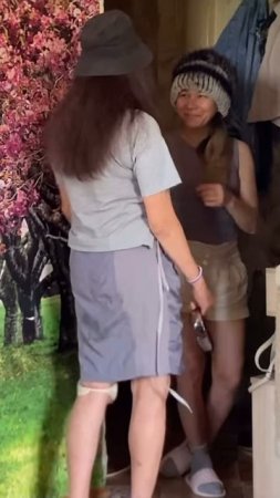КАКИЕ КРАСОТКИ! ИРИШКА ЧИКИ ПИКИ И ТАНЯ ПРИМЕРЯЮТ МОДНЫЕ ГОЛОВНЫЕ УБОРЫ