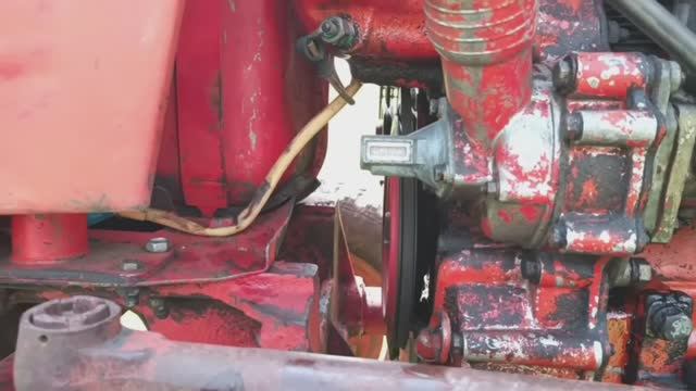 Чистка центрифуги и замена масла в ТНВД трактора Т25 смотреть онлайн
