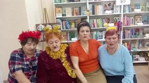 Песня: "Наши годы, как птицы"...