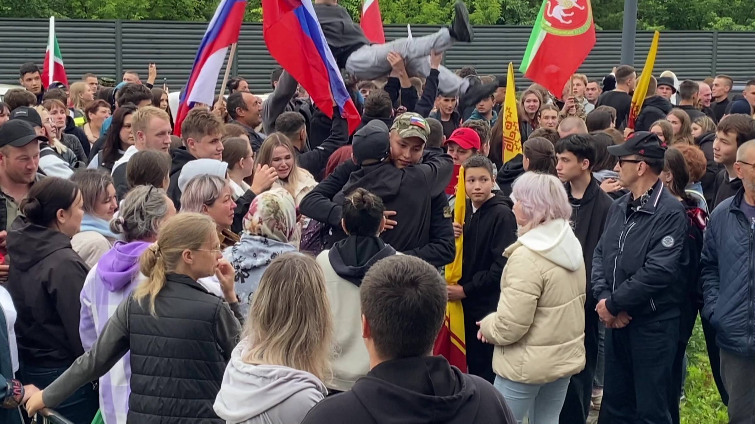 В Нурлатском военкомате проводили очередную группу призывников