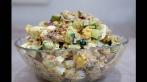 Салат с консервированной сайрой и яйцом сытный и вкусный — попробуй этот рыбный хит!