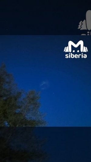 Следы от запуска ракеты в небе