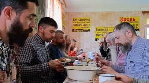 Беседа братьев за трапезой 04.07.2025