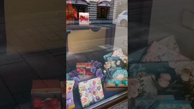 Обратная сторона ГУМа, там редко ходят!)