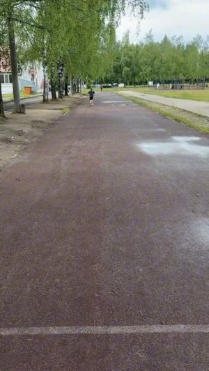 Бегаю на стадионе