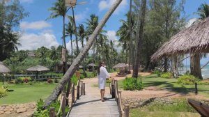 Эко отель из дерева, соломы и ванной на улице из Камня Grand Ocean Bay Resort Phu Quoc